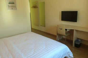 בית מלון כפרי 7 Days Inn·qiongzhong Zero Kilometer