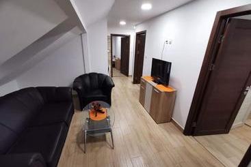 هاستل Apartmani Maja 2