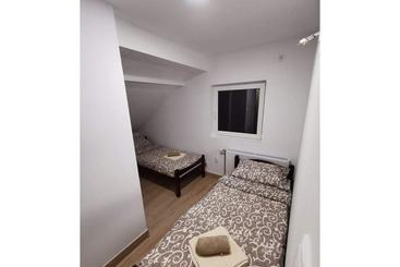 هاستل Apartmani Maja 2