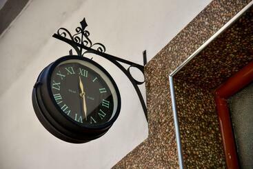 فندق The Old Town Clock
