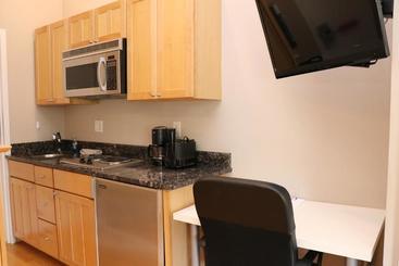 Stylish Downtown Studio In The Southend, C.ave# 3