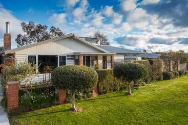 Aggie S Bed & Breakfast