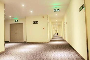 בית מלון כפרי 7days Inn Weinan Jiefang Road Railway Station