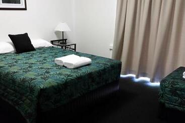 מוטל Port Denison Motor Inn