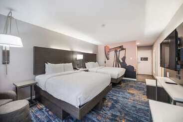 בית מלון כפרי Clarion Pointe Marshall