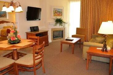 هتل Club De Soleil Allsuite Resort