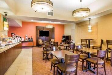 호텔 Comfort Suites