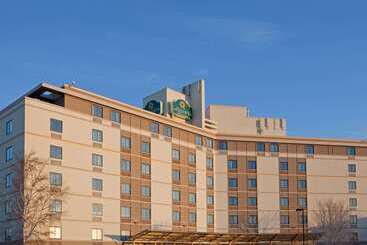 هتل La Quinta By Wyndham Boston Somerville