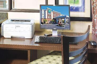 ホテル La Quinta Inn & Suites By Wyndham Columbus Grove City