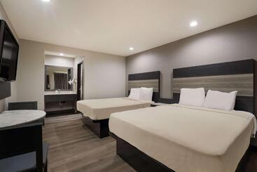 בית מלון כפרי Rodeway Inn San Bernardino