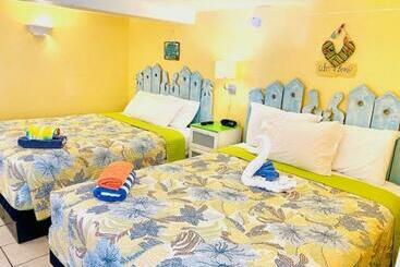 هتل Sun Deck Inn & Suites