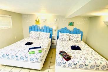 هتل Sun Deck Inn & Suites