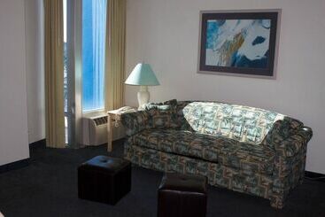 هتل The Suites At Americano Beach