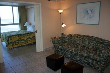 هتل The Suites At Americano Beach