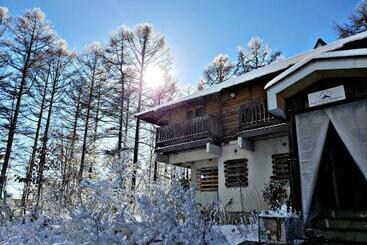 فندق صغير First Tracks Madarao