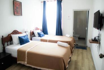 הוסטל Sura Inn