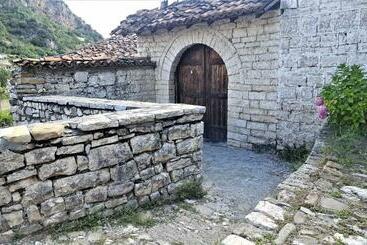 פנסיון Dhimitri's Guest House