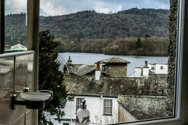 膳宿费 Lake View Guesthouse