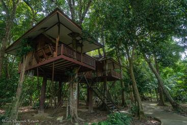 Baan Khaosok Resort