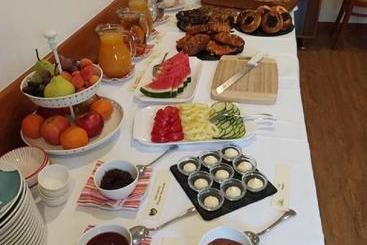 تختخواب و صبحانه Erhardt Superior Rooms