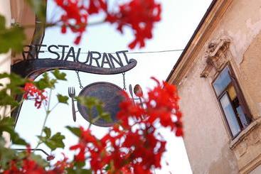 تختخواب و صبحانه Erhardt Superior Rooms