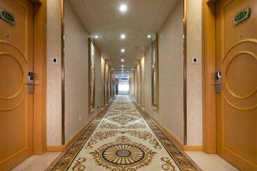 Vienna Hotel Shenzhen Baoneng City Plaza
