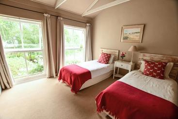 پانسیون Millpond House