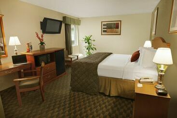 هتل Econo Lodge Choice S I 95 Savannah Gateway 24 Hour Fitness Center On Site Guest Laundry On Site Perk