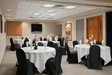 هتل Hawthorn Suites By Wyndham Overland Park