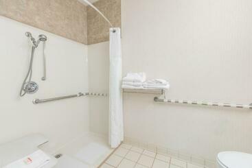 هتل Ramada Limited Bismarck