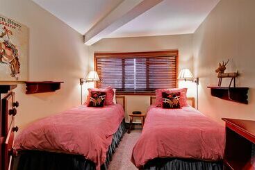 هتل Torian Plum Plaza 207