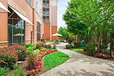 هتل Staybridge Suites Chattanooga Downtown Convention Center, An Ihg