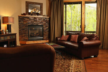 هتل Storm Meadows Townhomes