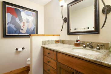 هتل Storm Meadows Townhomes
