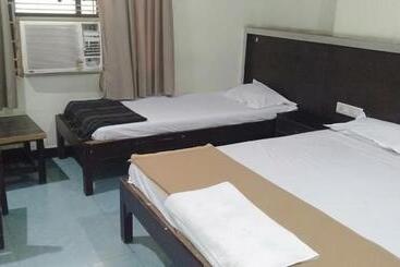 فندق Iroomz Hoysala Residency