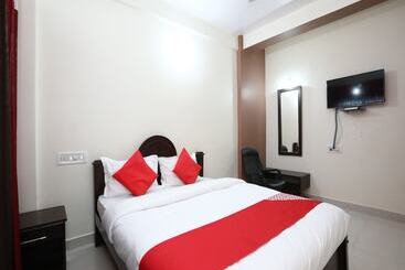 호텔 Oyo 27782 Hosamane Lodge