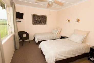 بنسيون Emoyeni Country Lodge