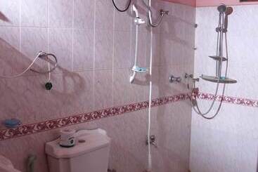 ベッドアンドブレックファースト L.l.tourist Inn & Safari Jeeps