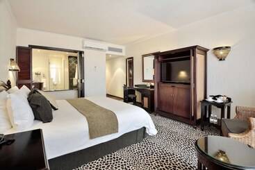 هتل Bakubung Self Catering Chalets