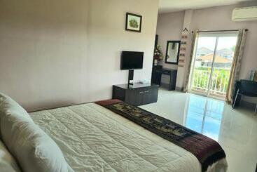 בית מלון כפרי Chiangkham Grand Villa   Sha Certified