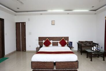 בית מלון כפרי Lotus Park Gurgaon