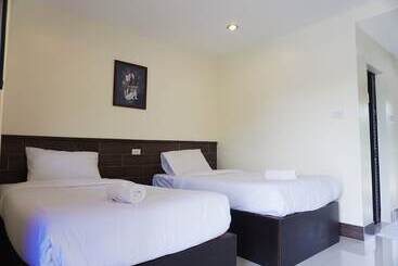 בית מלון כפרי Rai Juthamas Resort