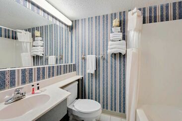 هتل Grand Forks Travelodge
