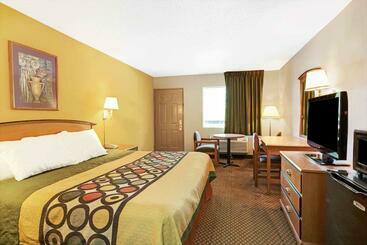 هتل Super 8 By Wyndham Charlotte Downtown Area