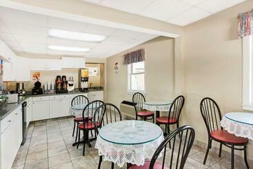 هتل Super 8 By Wyndham Charlotte Downtown Area