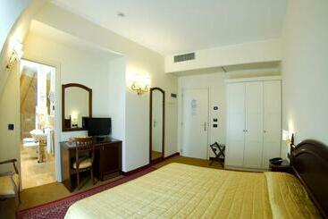 هتل Villa Fiorita