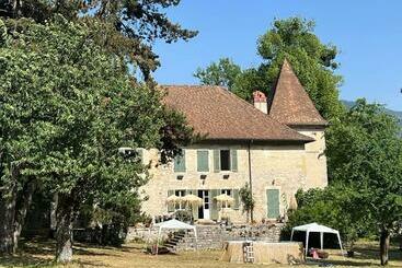 פנסיון Domaine Du Très Haut   Château De Montanges