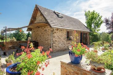 קוטג'' Comfortable Gite In Picturesque Medieval Village