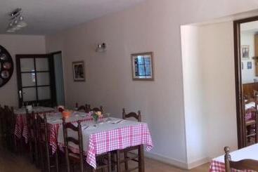客栈  Auberge Saint Aubin