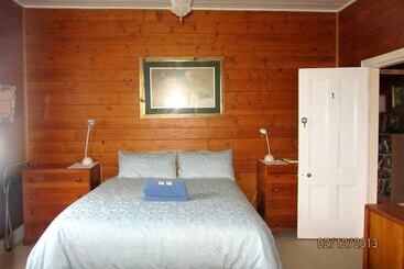 酒店 Triabunna Cabin & Caravan Park